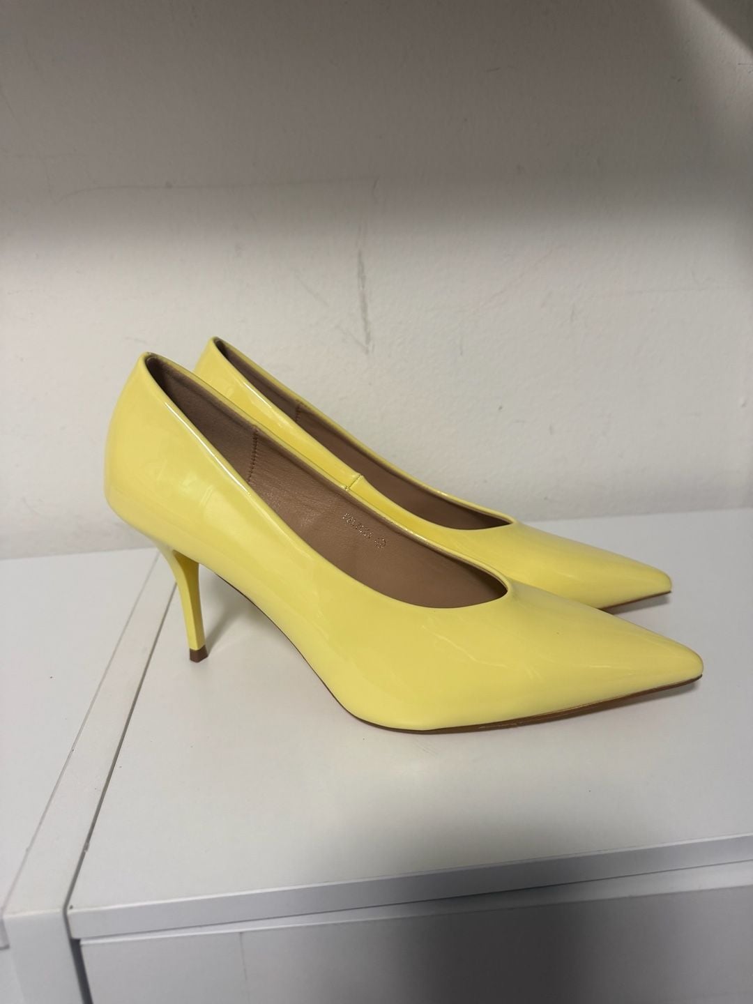 BERNESS Pointed Toe Stiletto Pumps Size 39 Yellow Patent Leather Heels 4