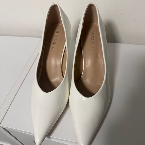 Leather Pointed-Toe Pump