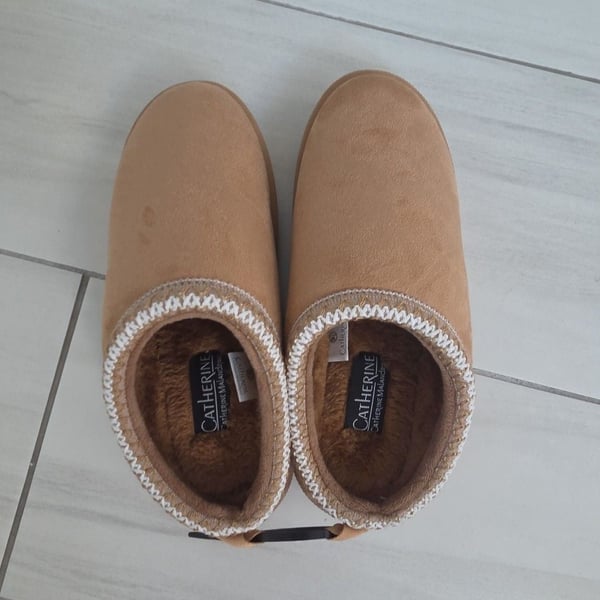 Catherine Malandrino Slippers Size 9.5 Brown Faux Suede Fleece