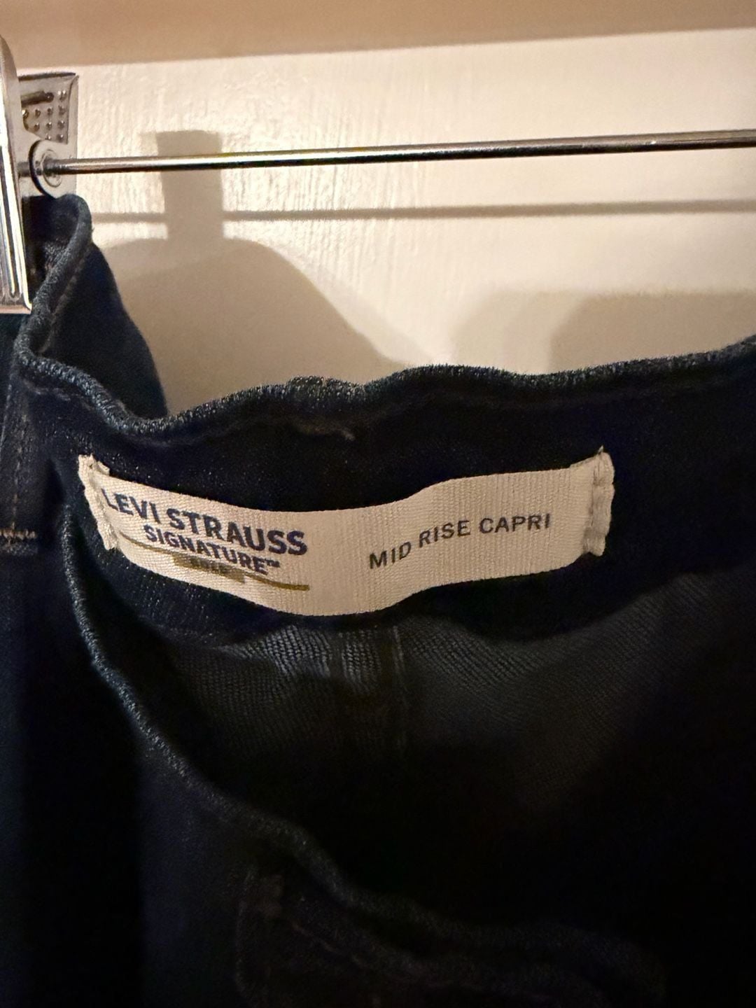 Levi Strauss Signature Mid Rise Capri 22W 4