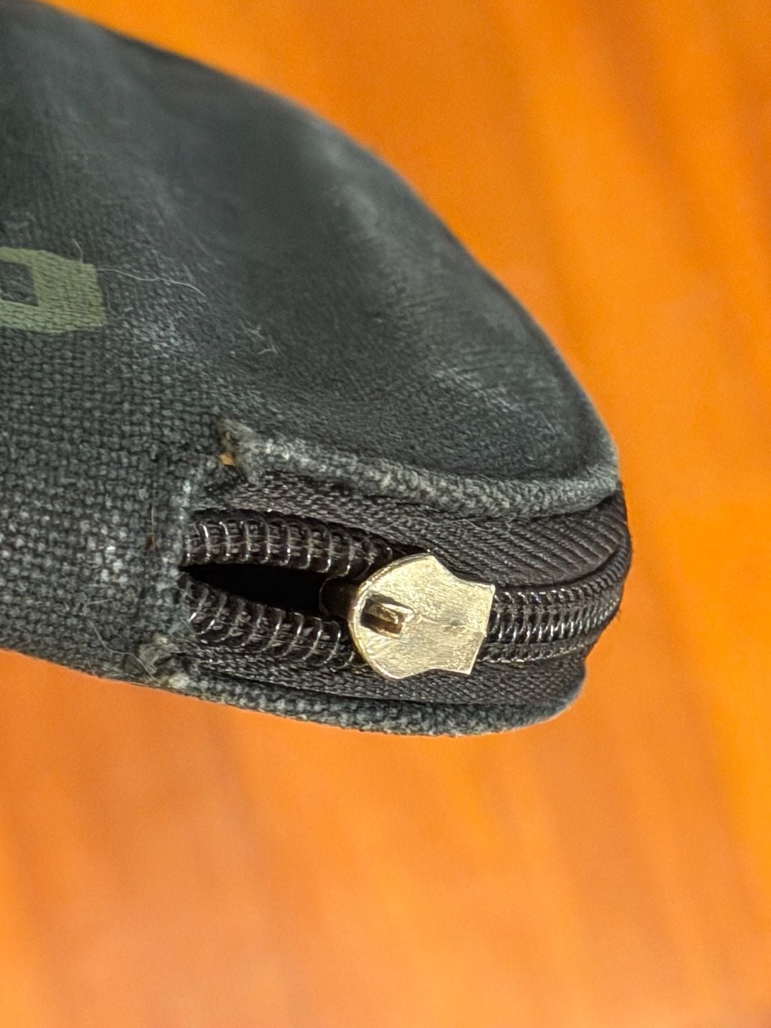 Dr. Martens Air Cushion Sole DM6420 Mini Pouch Bag 4