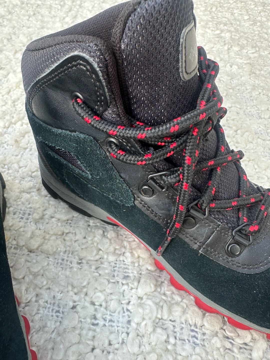 Columbia Newton Ridge Hiking Boots Black Red US 6 9