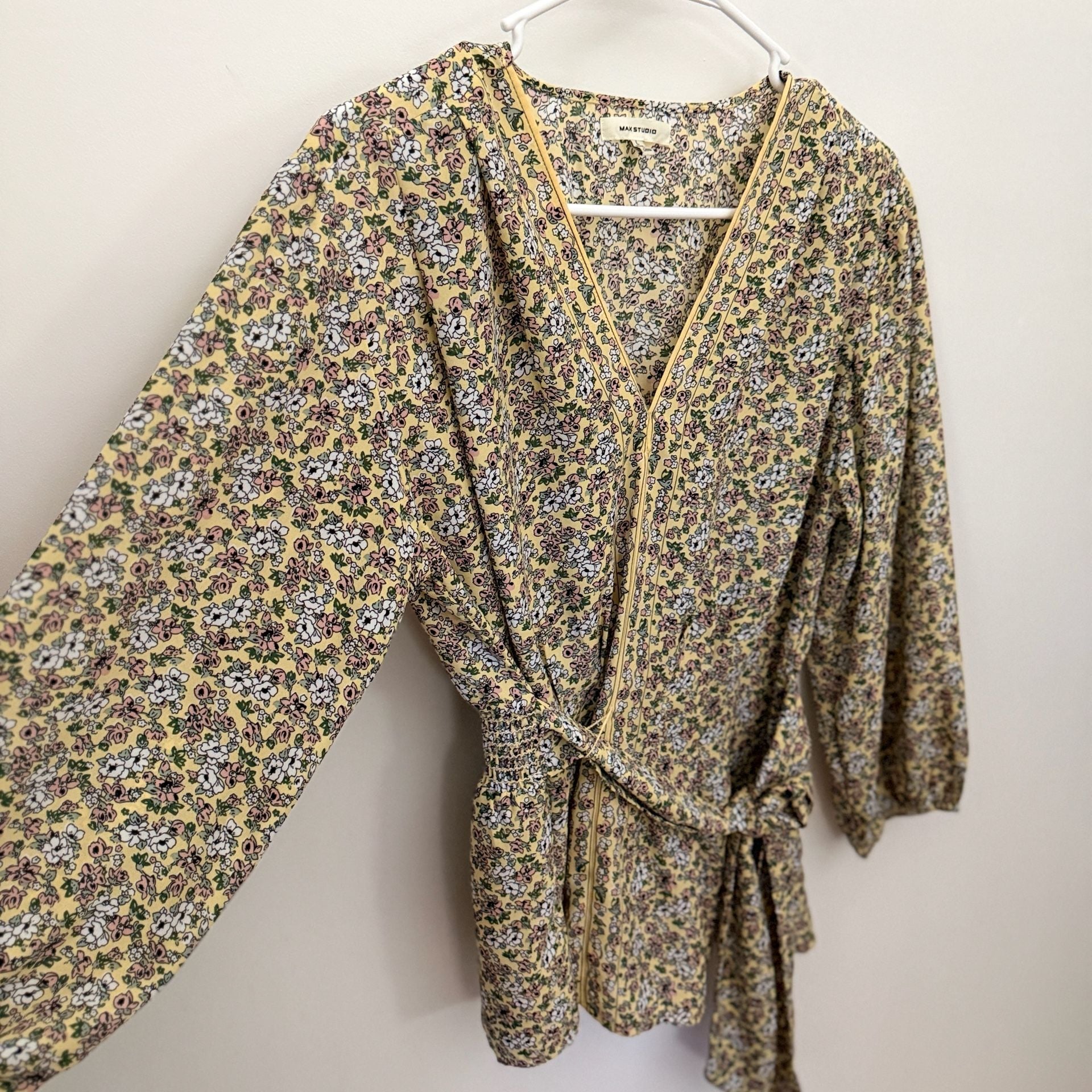 Max Studio Floral Wrap Blouse Size L Yellow V-Neck 4