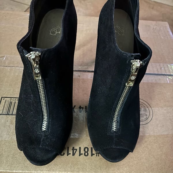 Ann Taylor Mattie Size 7M Black Suede Peep Toe Zip Booties