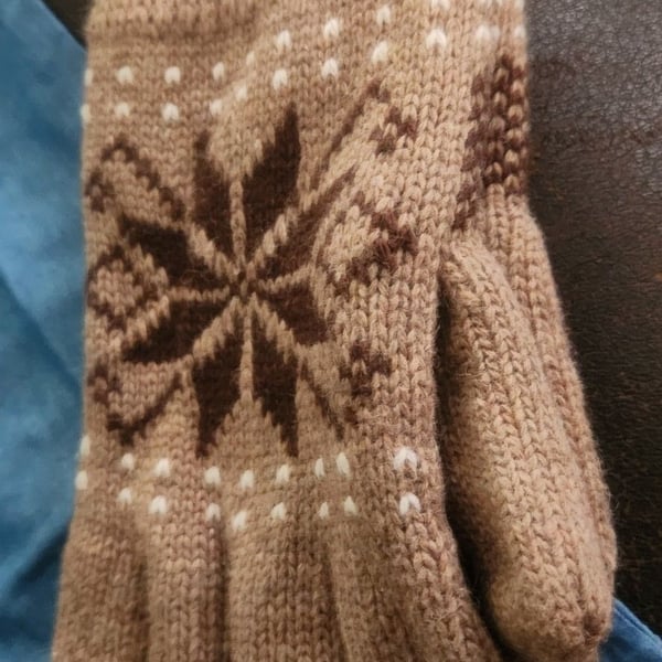 Fashion Gloves Winter Knit Gloves Snowflake Design Tan Brown