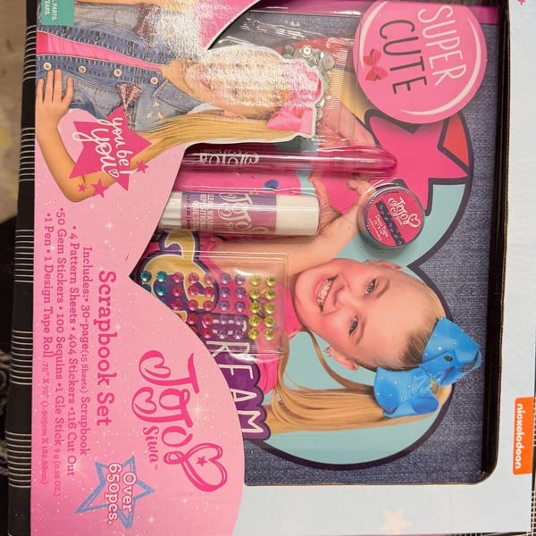Jojo Siwa Scrapbook Set Over 650pcs, Stickers and Art Activity Kit