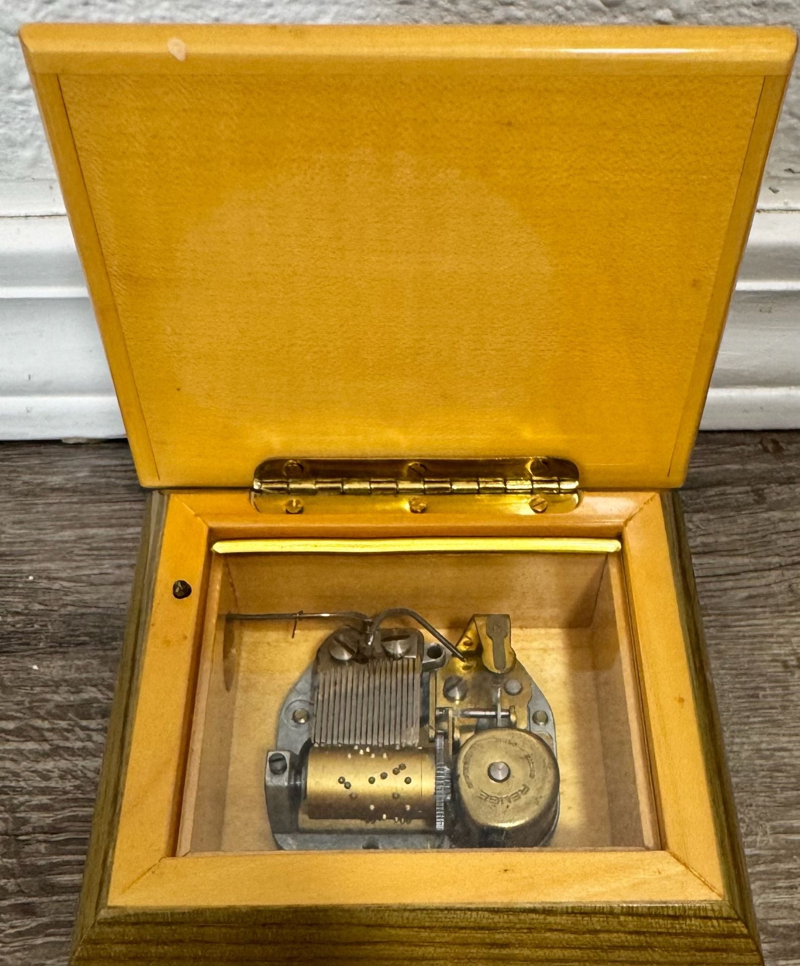 Working Reuge Music Box Doctor Zhivago Lara's Theme Wood Inlay Floral 2