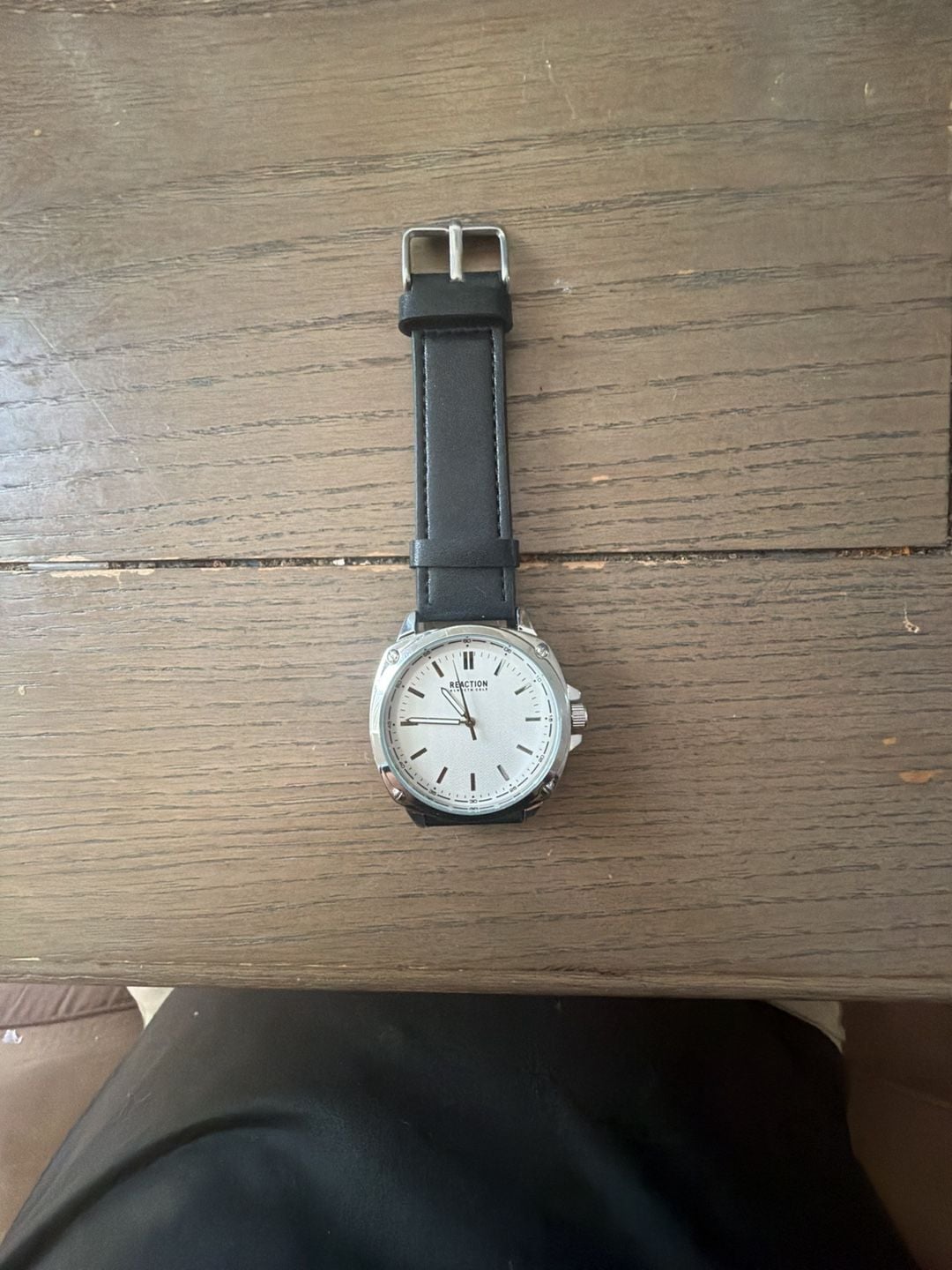 Kenneth Cole Reaction Watch GA70098 Silver Dial Black Leather Strap 2