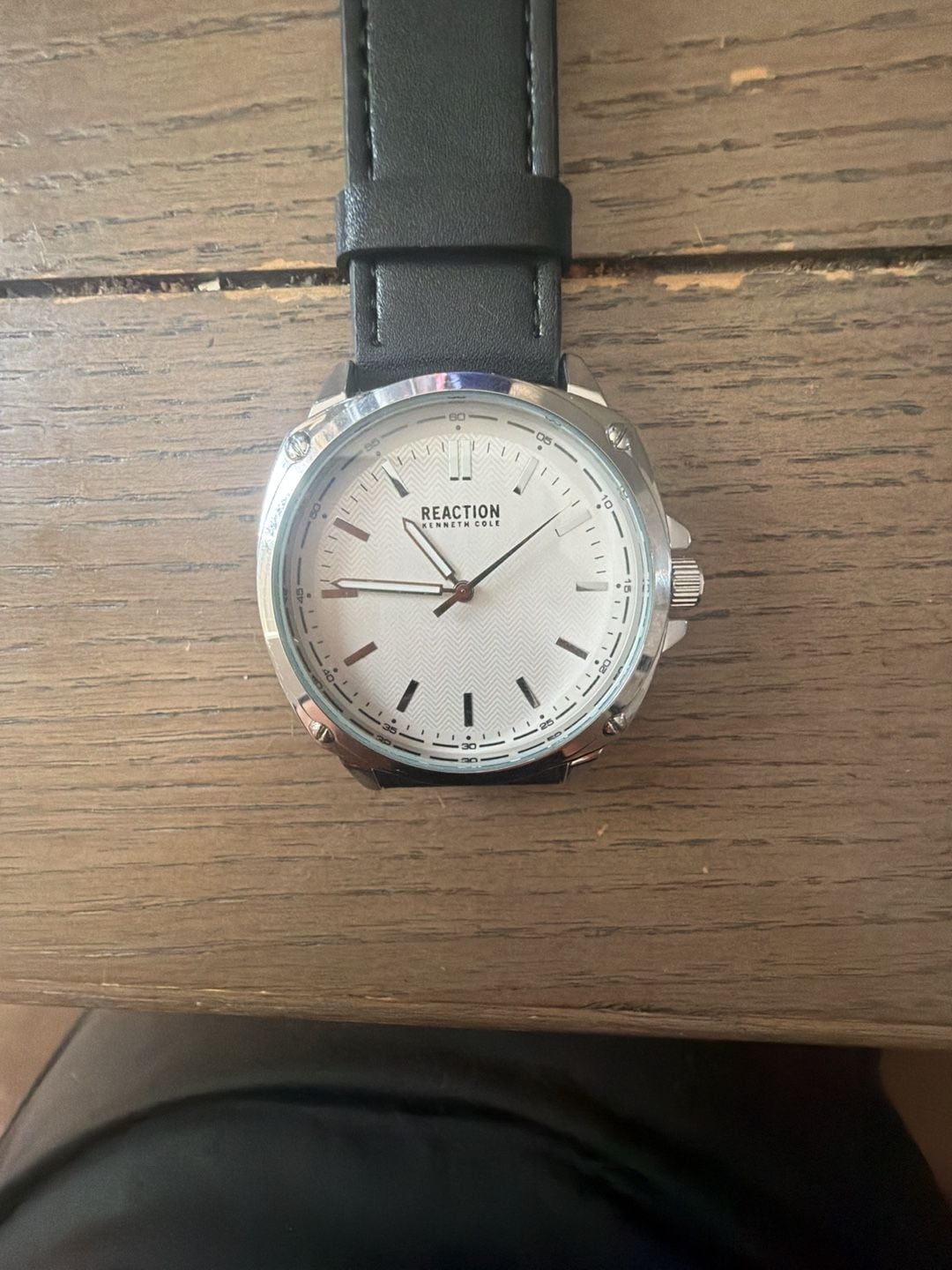 Kenneth Cole Reaction Watch GA70098 Silver Dial Black Leather Strap 3