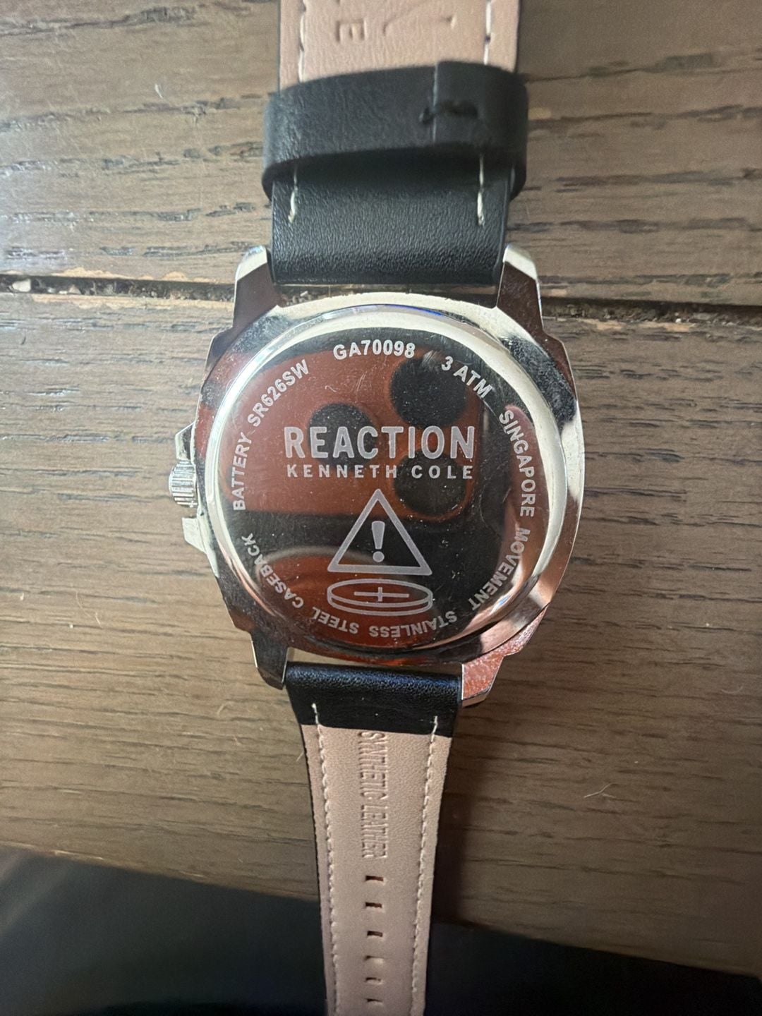 Kenneth Cole Reaction Watch GA70098 Silver Dial Black Leather Strap 4