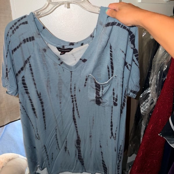 Rock & Republic V-Neck Pocket T-Shirt Size XL Blue Black Tie Dye