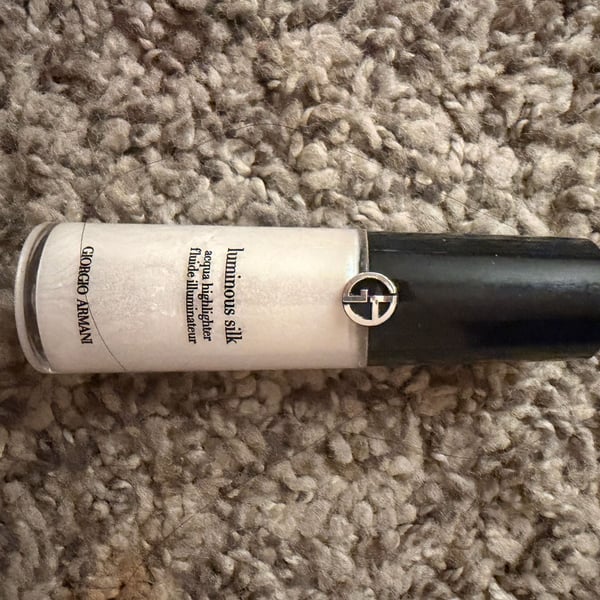 Giorgio Armani Luminous Silk Acqua Highlighter