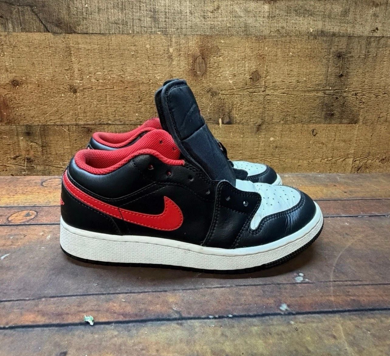 Air Jordan 1 Low GS Size 5Y White Toe Black Fire Red Sneakers 3