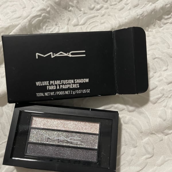 MAC Veluxe Pearlfusion Eyeshadow Palette Smoky Black Friday