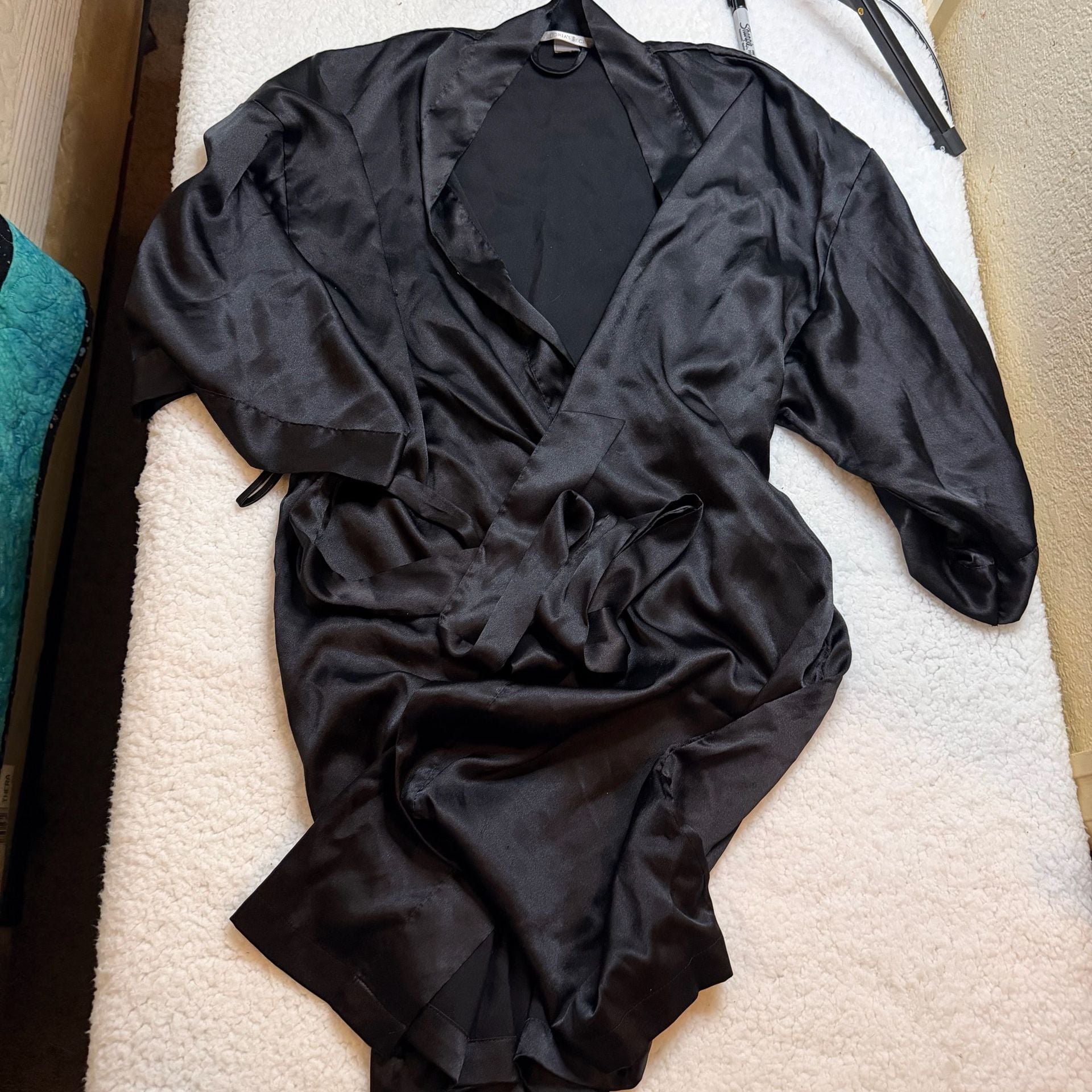 Victoria's Secret Satin Robe Size S/P-M/M Black 1