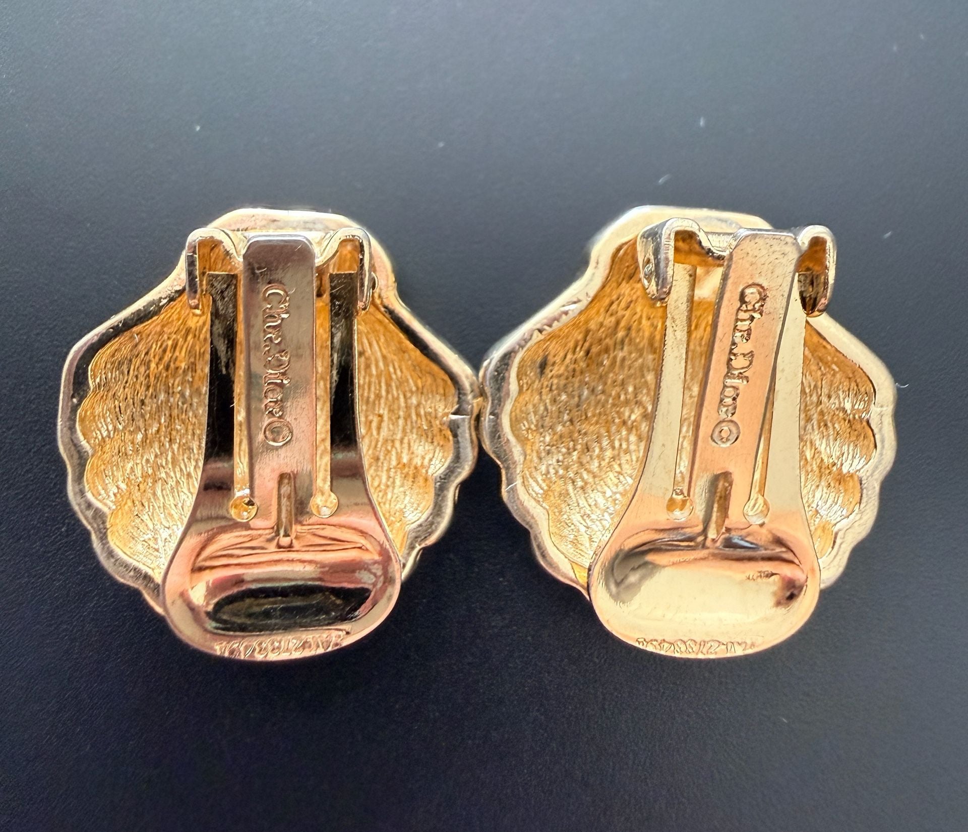 Christian Dior Vintage Gold Tone Sea Shell Clip On Earrings 4