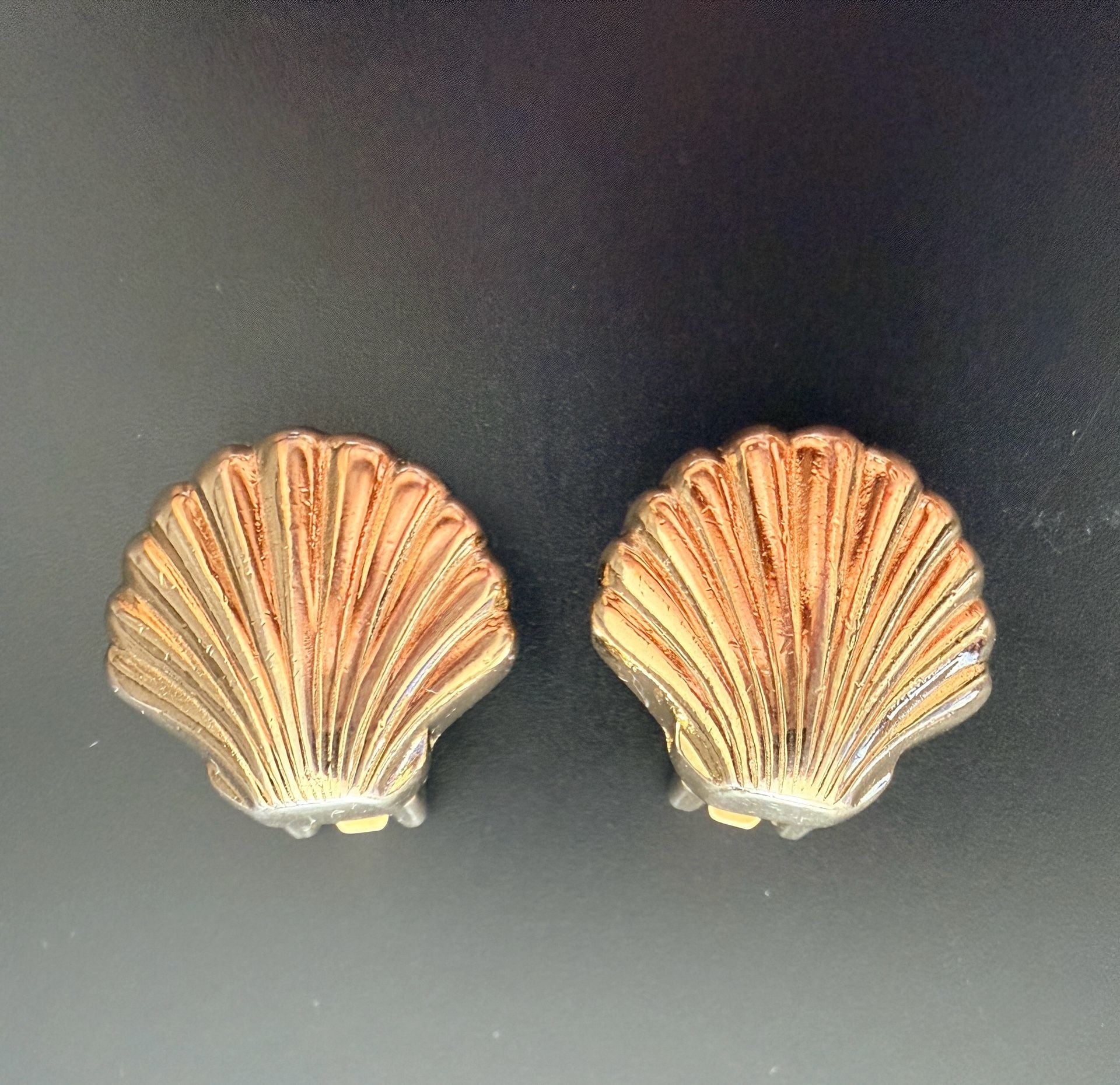 Christian Dior Vintage Gold Tone Sea Shell Clip On Earrings 5