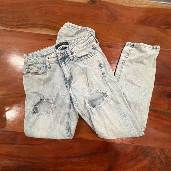 Aeropostale Mid Rise Ankle Straight Jeans Size 0R Light Wash Distressed