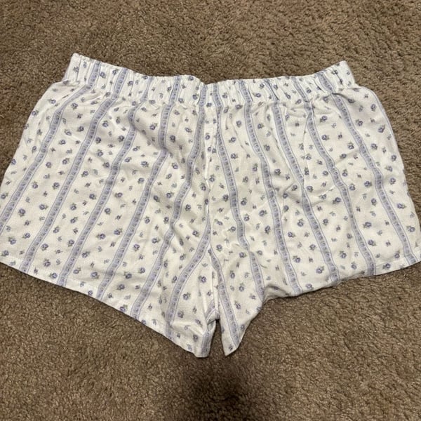 Hollister Sleep Shorts Size M White Purple Floral Print