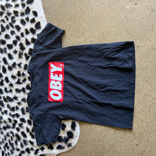 Obey Graphic T-Shirt Size M Black Box Logo