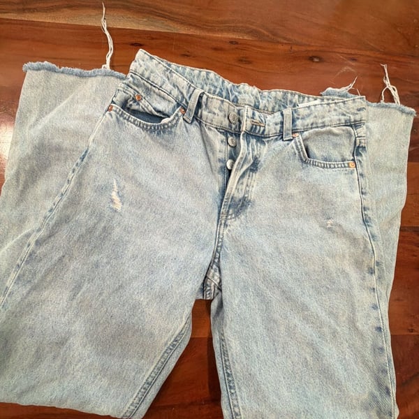 & Denim Boyfriend Low Waist Jeans Size 2 Light Blue Distressed Raw Hem