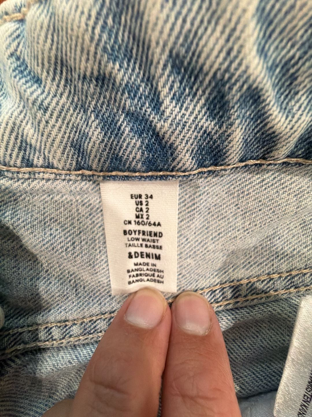 & Denim Boyfriend Low Waist Jeans Size 2 Light Blue Distressed Raw Hem 2