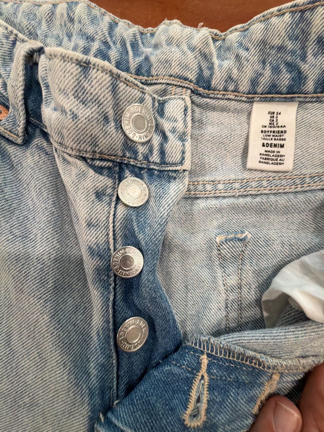 & Denim Boyfriend Low Waist Jeans Size 2 Light Blue Distressed Raw Hem 3