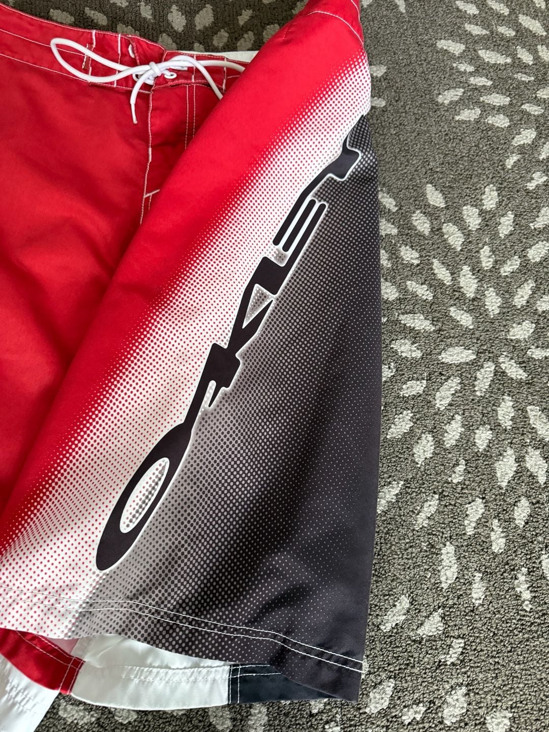 Oakley Board Shorts Size 38 Red White Black Gradient Surf Trunks 2