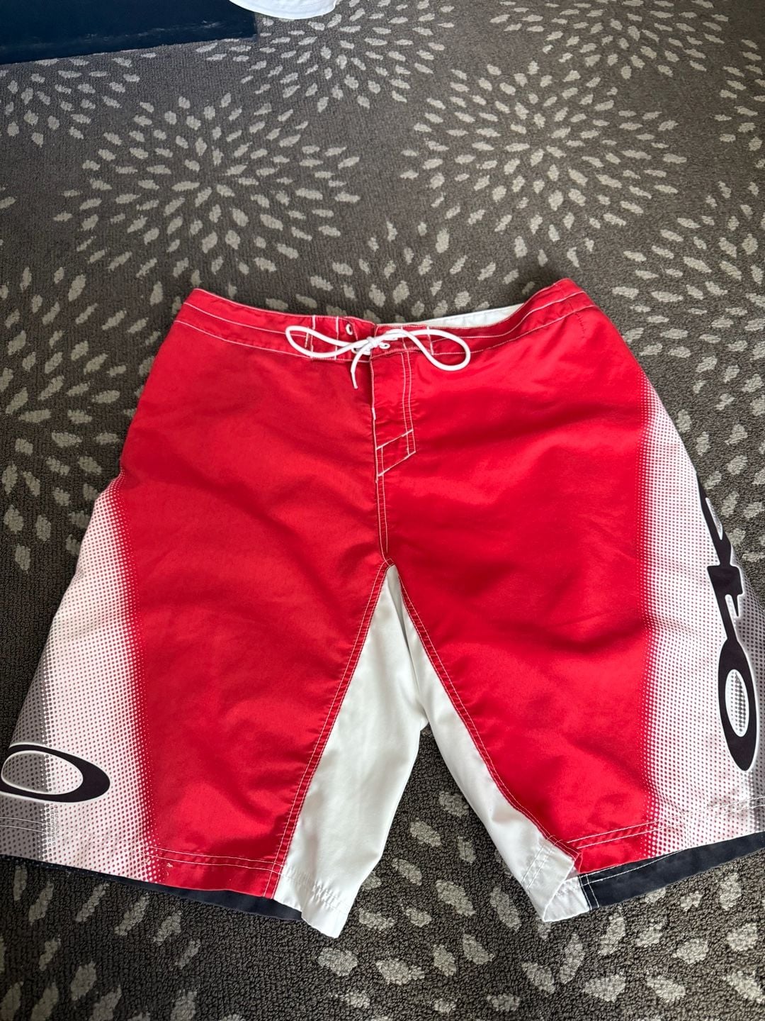 Oakley Board Shorts Size 38 Red White Black Gradient Surf Trunks 3