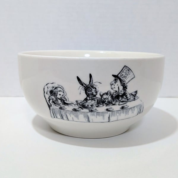 Fishs Eddy Alice in Wonderland Bowl Mad Hatter Cereal Bowl White Collectible