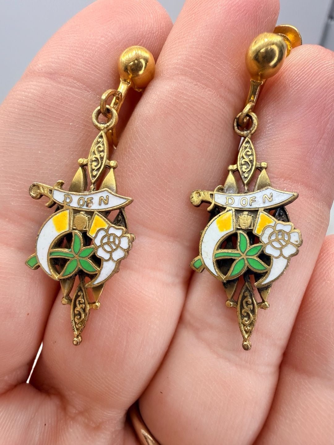 Vintage Daughters of the Nile Screw Back Earrings Enamel 2