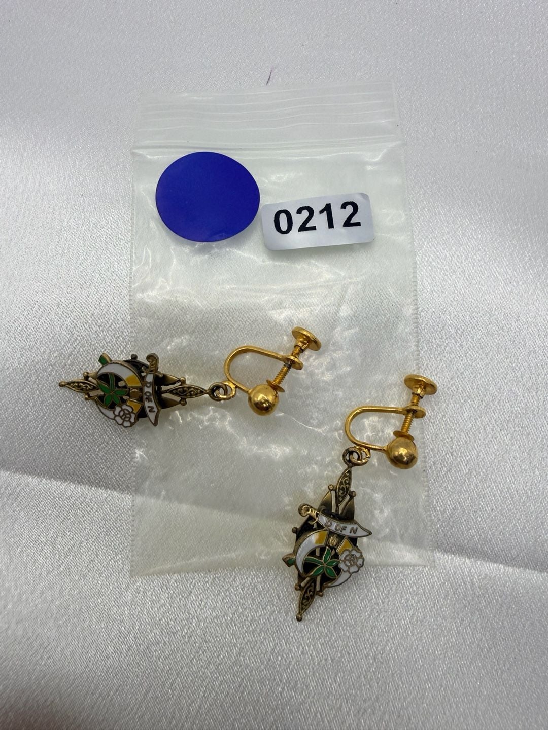 Vintage Daughters of the Nile Screw Back Earrings Enamel 3