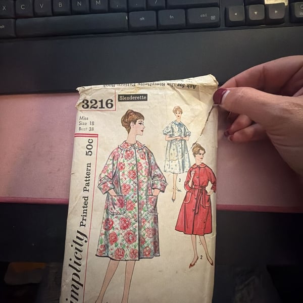Simplicity Sewing Pattern 3216 Size 18 Slenderette Robe