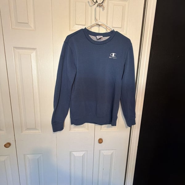 Champion Crewneck Sweatshirt Size XL (18/20) Blue Embroidered Logo