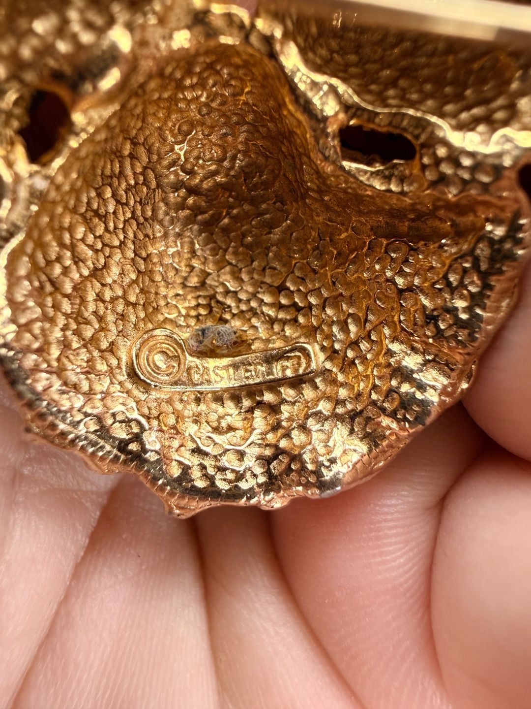 Castlecliff Vintage Textured Gold Tone Sea Urchin Brooch 4
