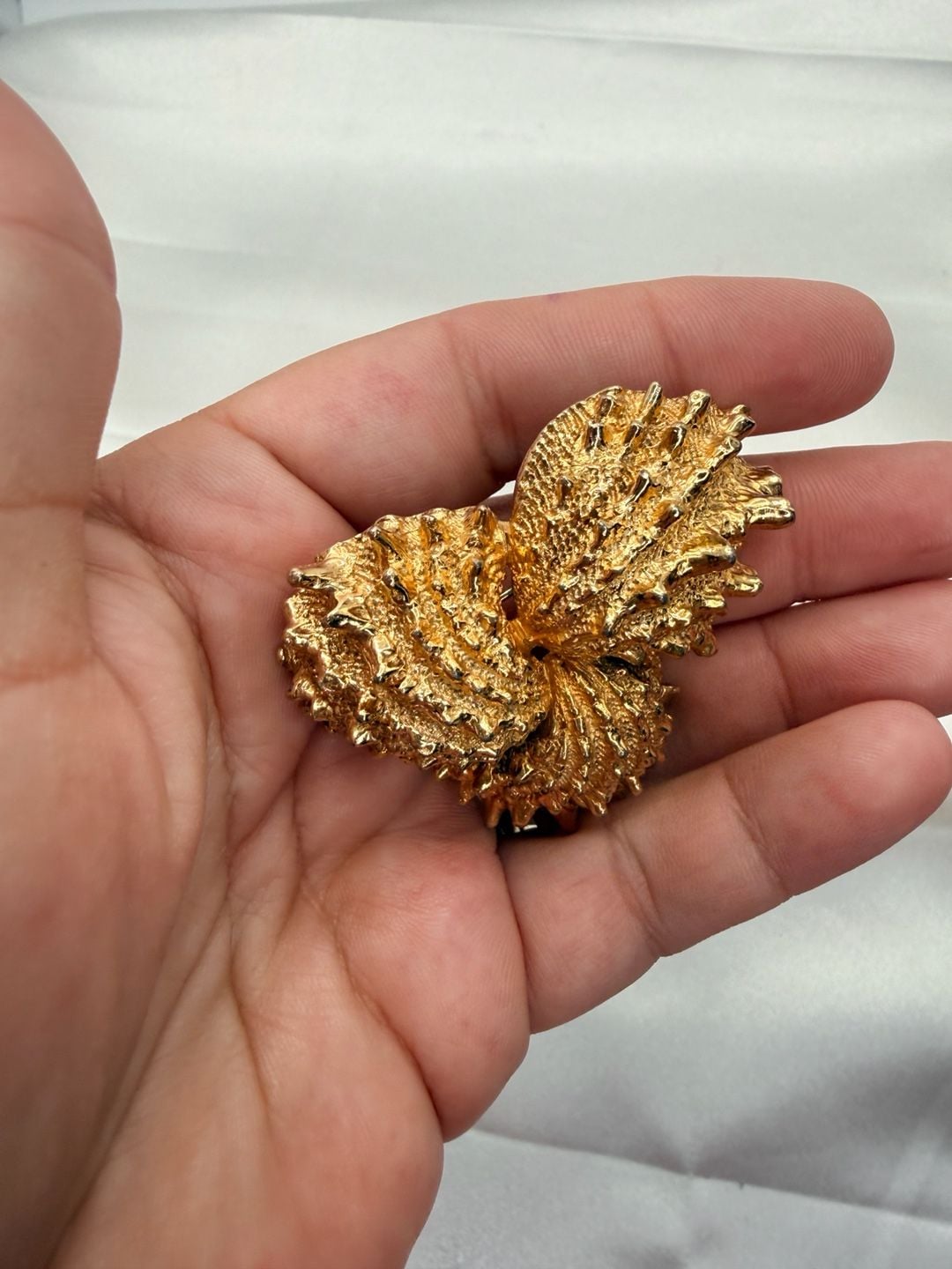 Castlecliff Vintage Textured Gold Tone Sea Urchin Brooch 6