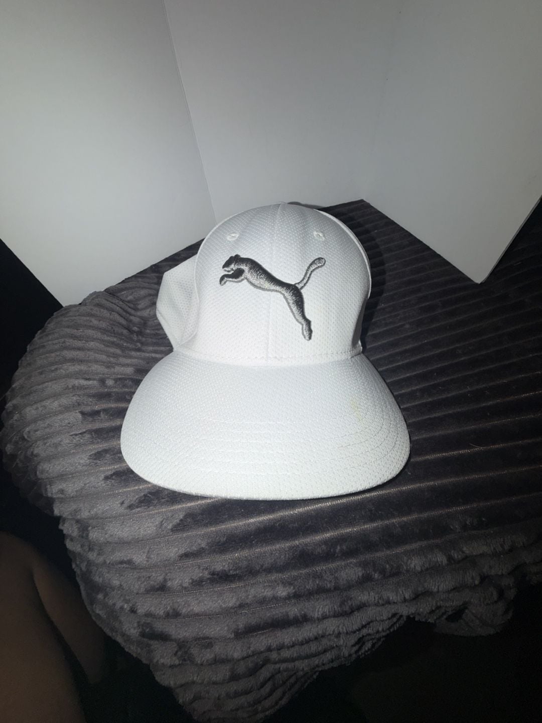 Puma Mesh Stretch Fit Cap Size S/M White Silver 2