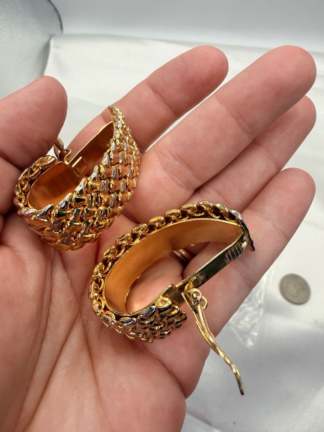 Vintage Gold Tone Woven Link Clip Earrings 8
