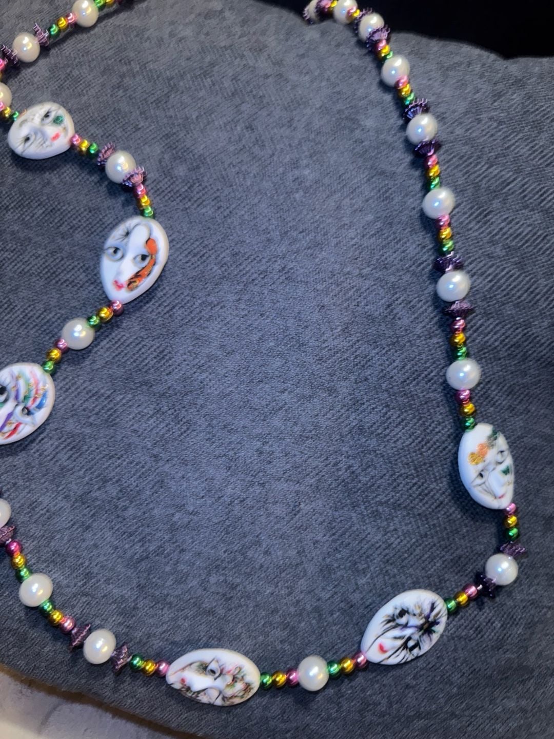Vintage Hand Painted Mardi Gras Mask Face Bead Necklace 2