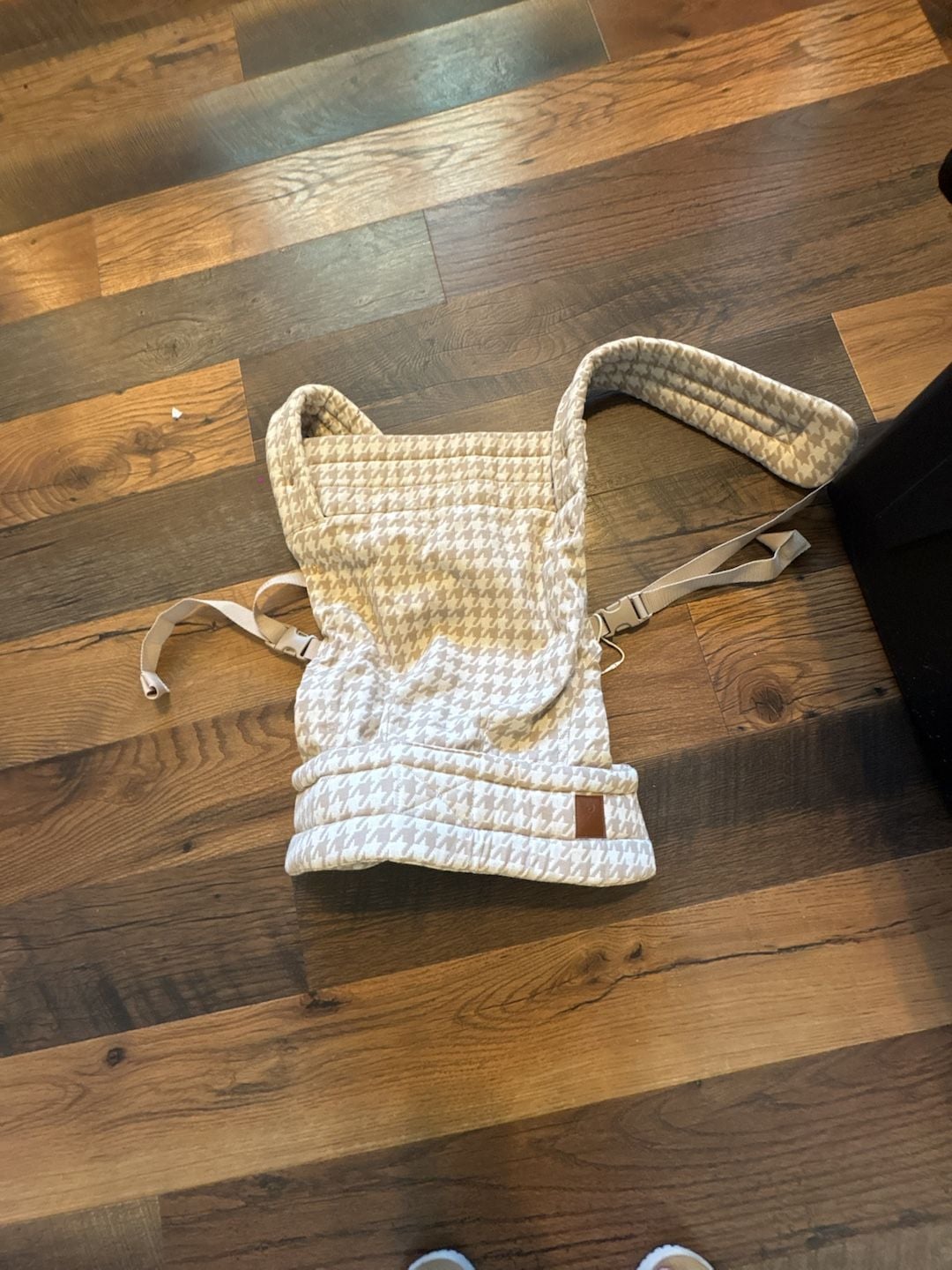 Nest Blanche Baby Carrier Houndstooth Beige 1
