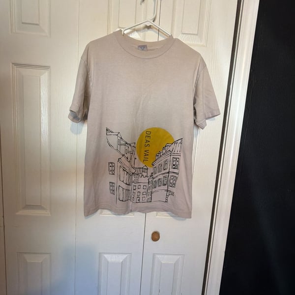 Alstyle Apparel & Activewear Deas Vail Graphic T-Shirt Size M Beige