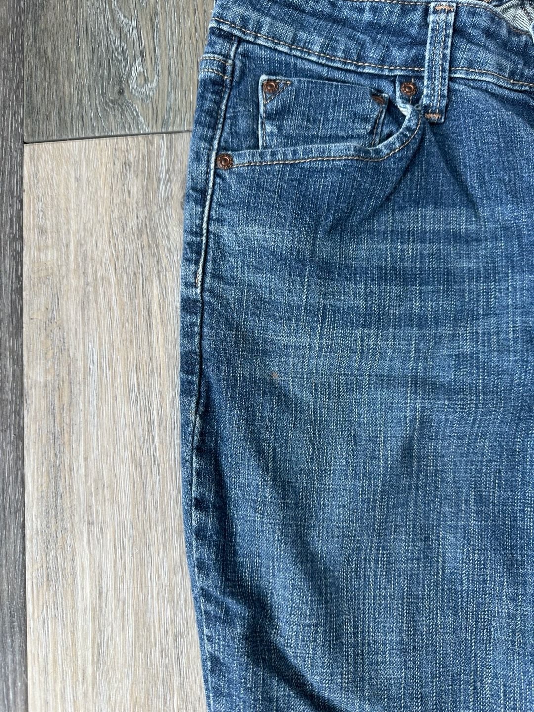 Signature by Levi Strauss Low Rise Bootcut Jeans Mid Wash Size 6M 7