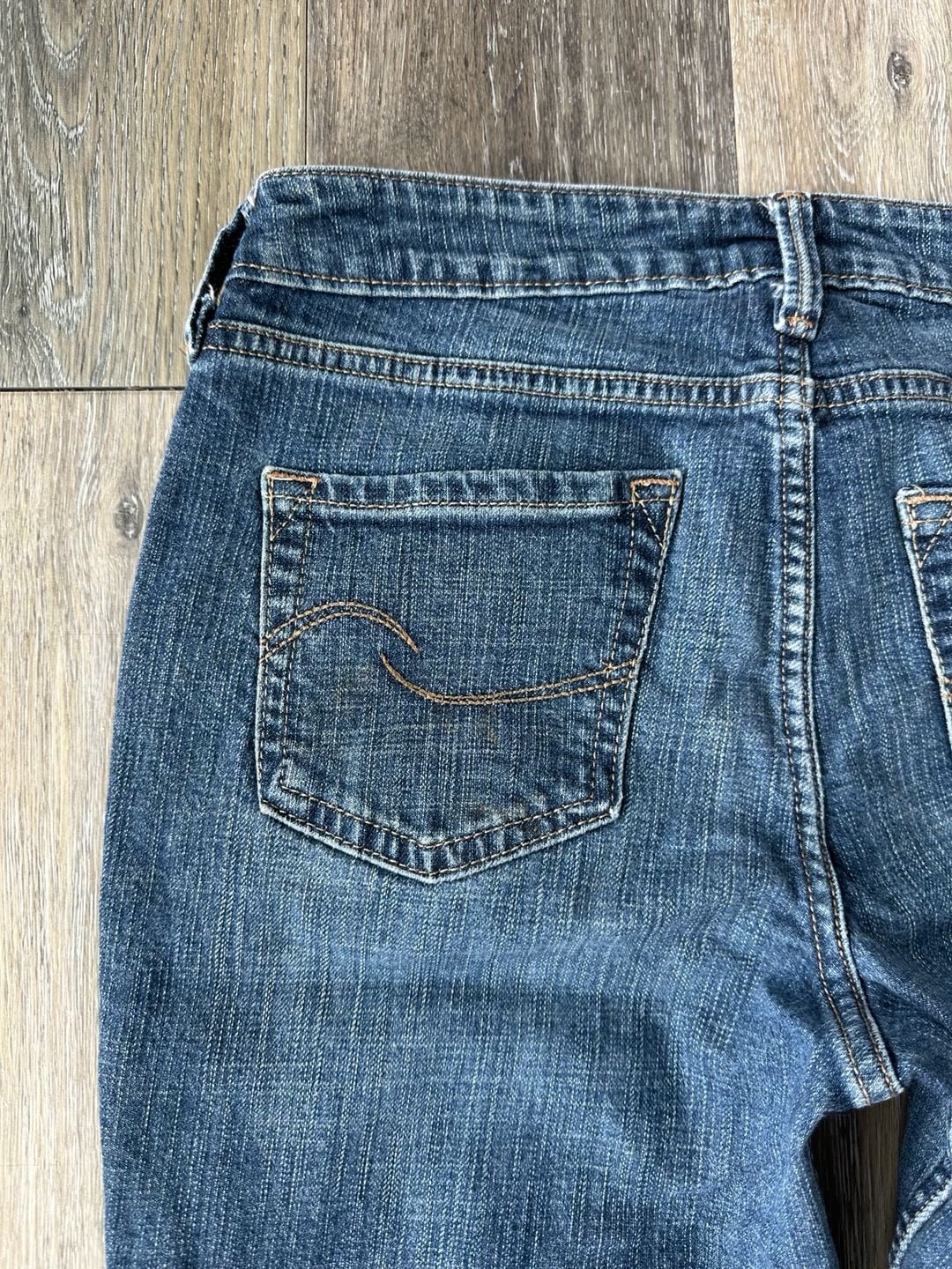 Signature by Levi Strauss Low Rise Bootcut Jeans Mid Wash Size 6M 8