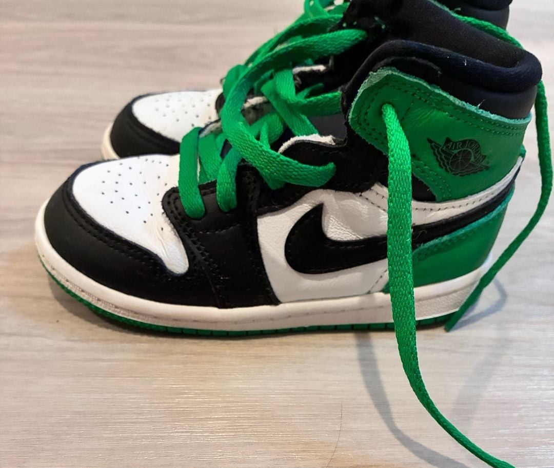 Nike Air Jordan 1 Retro High OG Lucky Green Size 8C Toddler 4