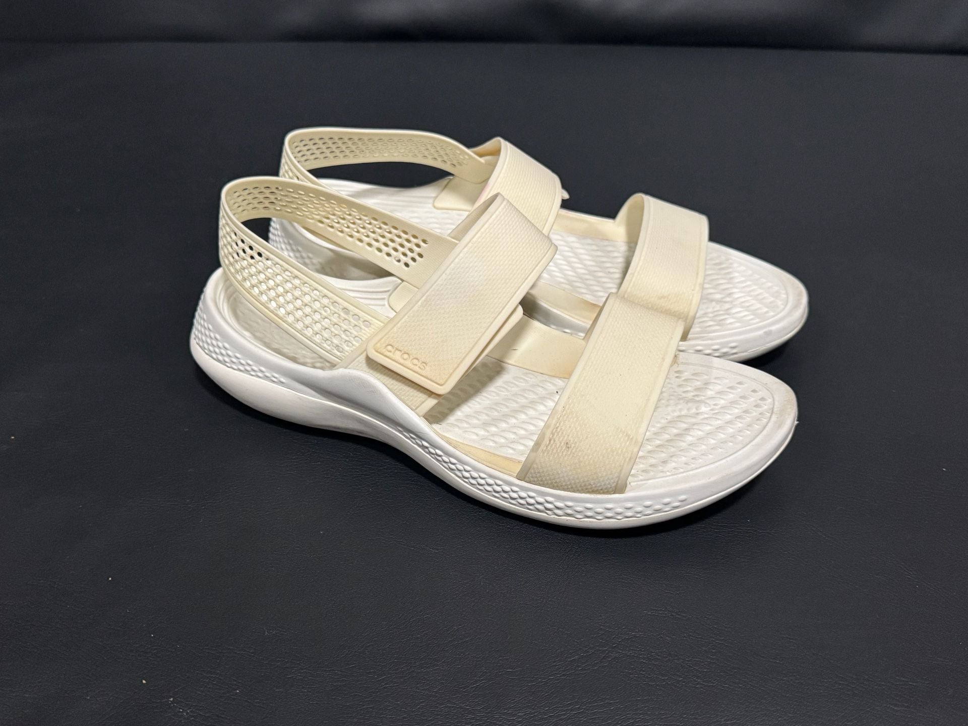 Crocs LiteRide 360 Sandal White Comfort Casual Shoes
Size 7 2