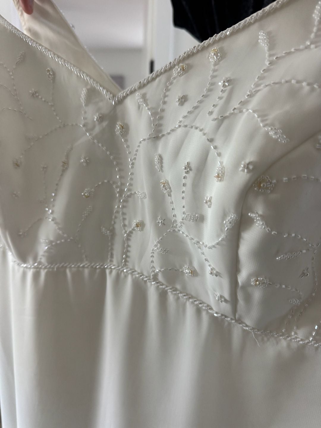 Vintage Beaded Ivory wedding Dress
Does need to be dry cleaned  7