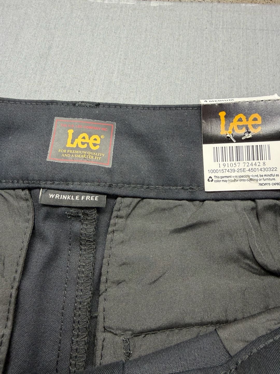Lee Straight Leg Mid Rise Size 4 Medium Black Wrinkle Free Pants 8