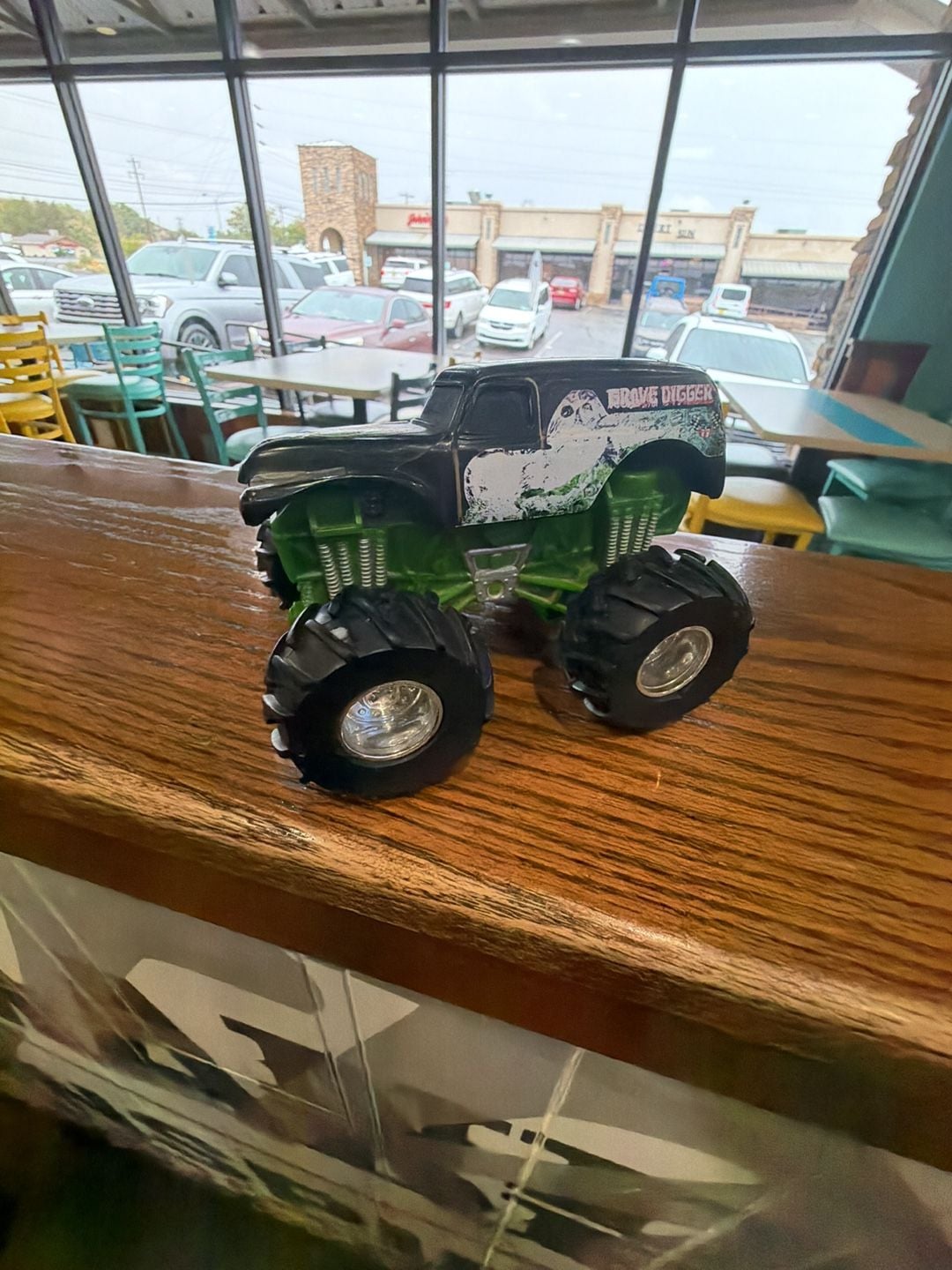 Mattel Grave Digger Friction Monster Truck Black Green 4