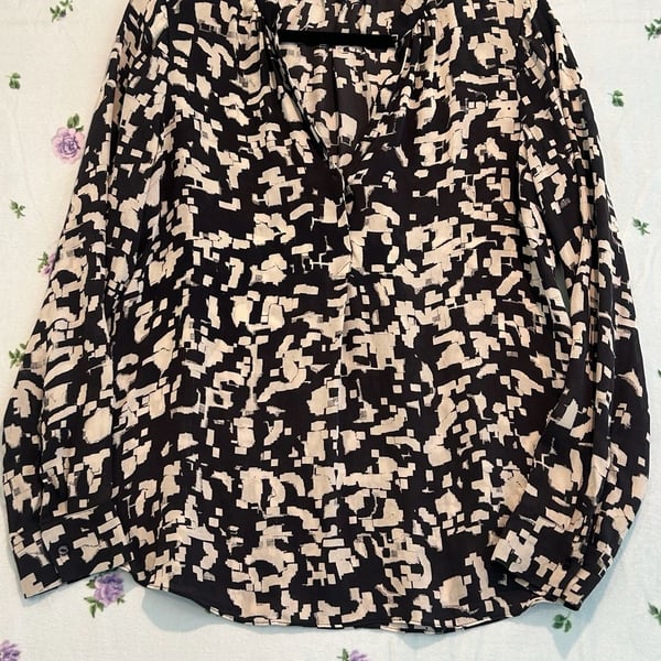 Vince Silk Blouse Size 8 Black Cream Geometric Print Shirt Top