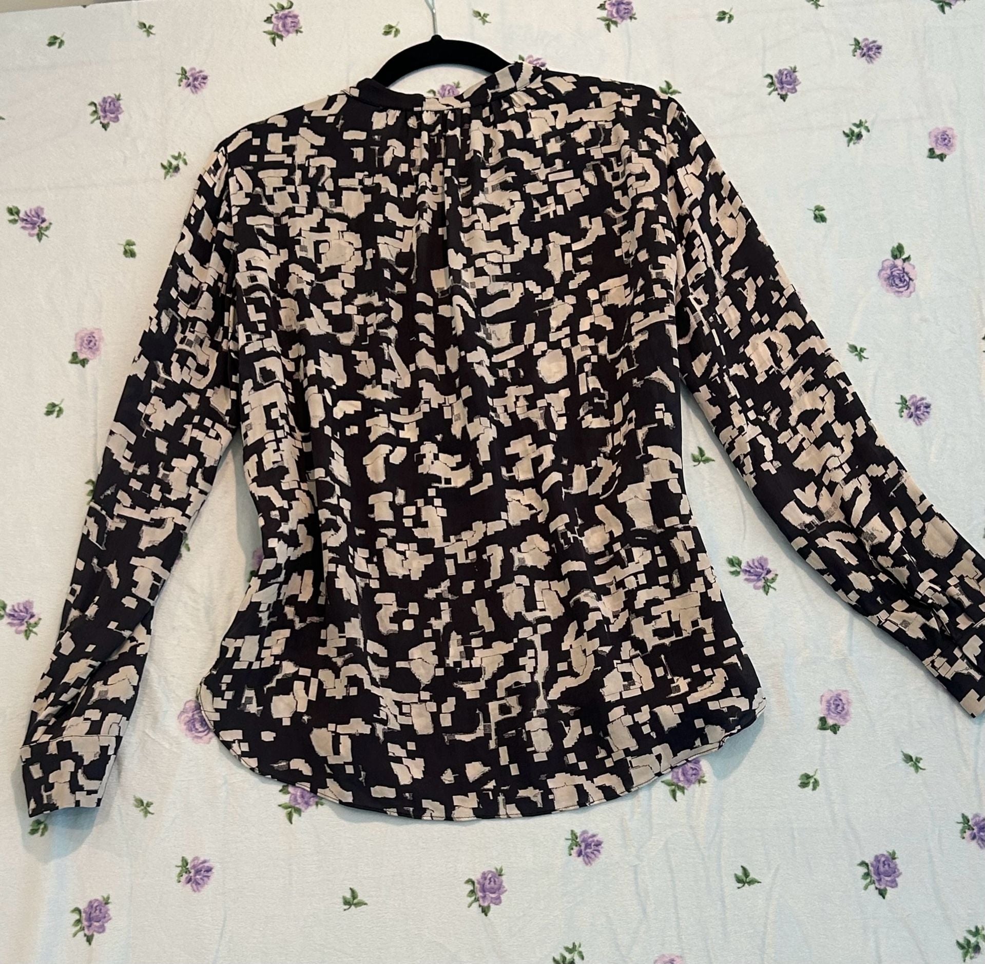 Vince Silk Blouse Size 8 Black Cream Geometric Print Shirt Top 8